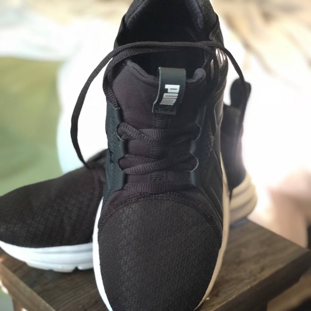 Women’s Size 6 Puma Enzo WNS